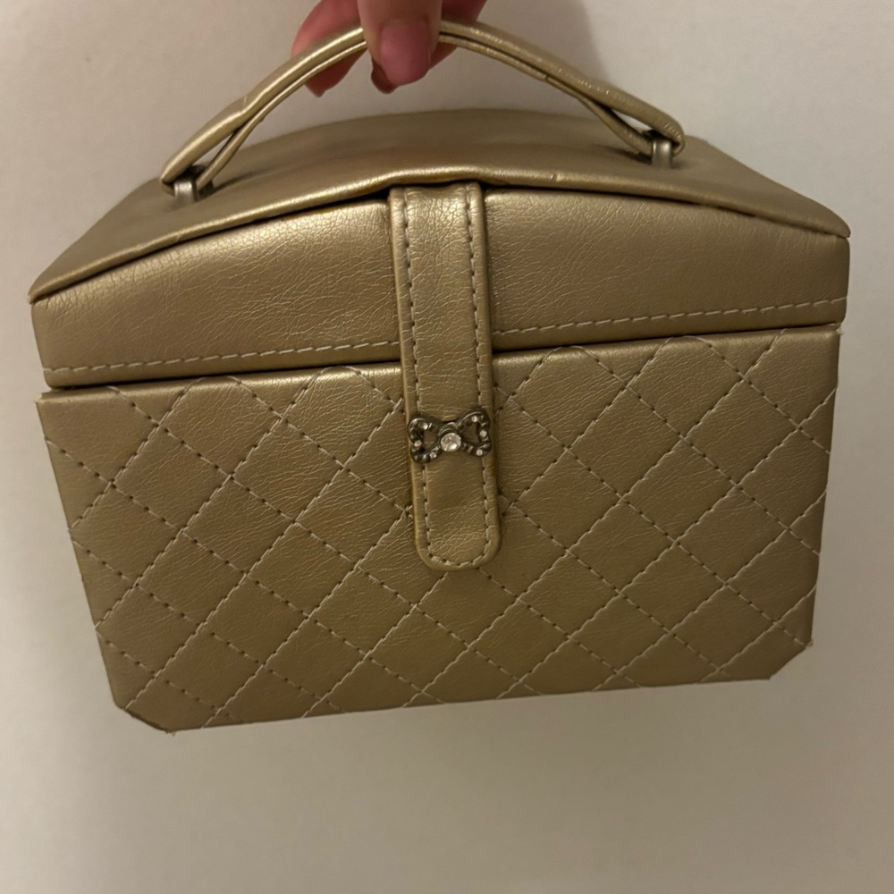 NEVER USED JEWELRY BOX - Picture 1 of 5